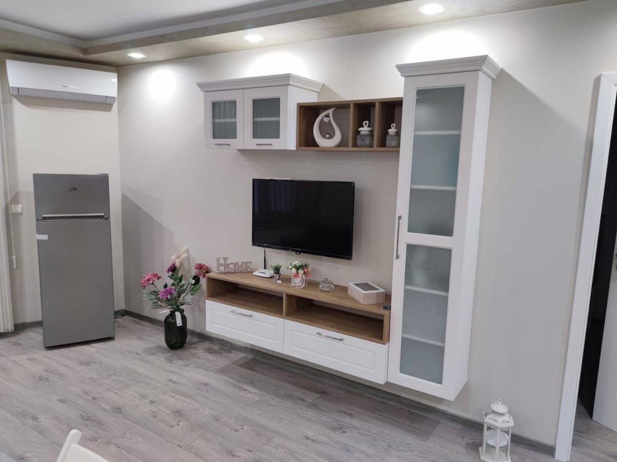 Flowers Apartment Dobrich Bagian luar foto