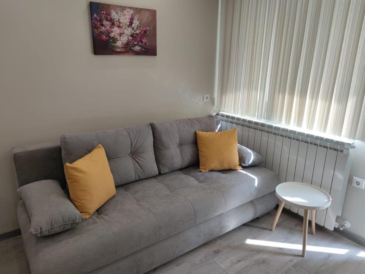 Flowers Apartment Dobrich Bagian luar foto
