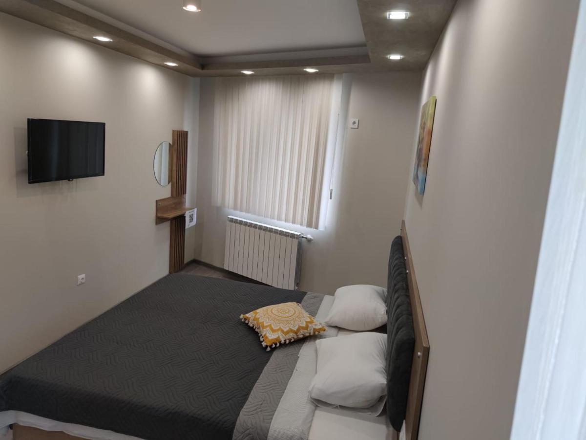 Flowers Apartment Dobrich Bagian luar foto