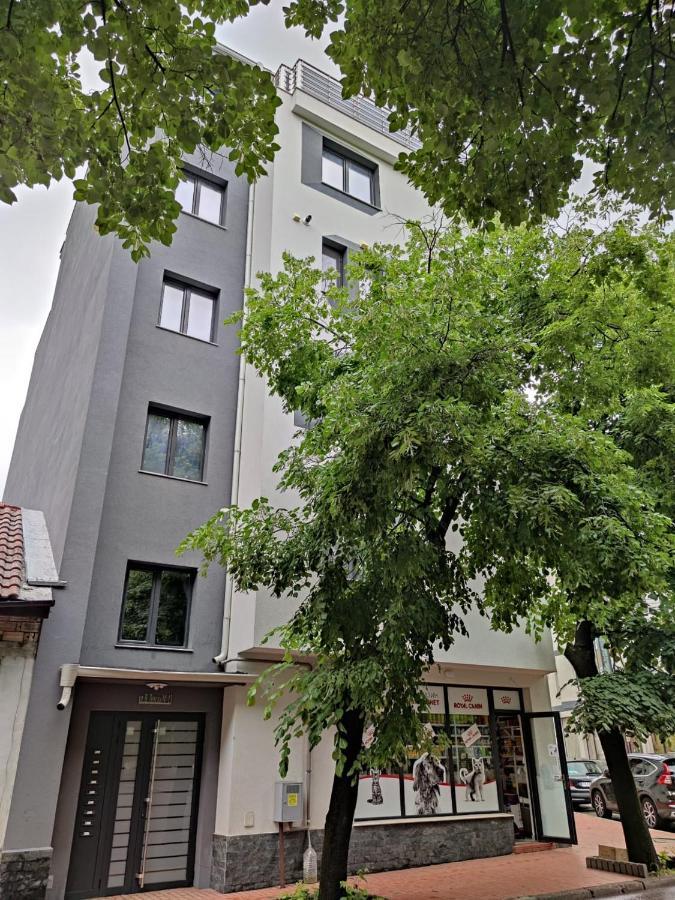 Flowers Apartment Dobrich Bagian luar foto