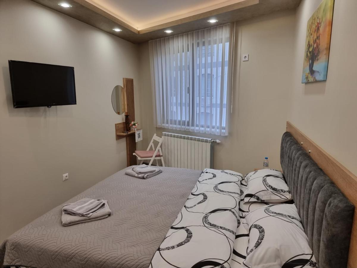Flowers Apartment Dobrich Bagian luar foto